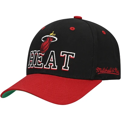 Casquette ajustable Mitchell & Ness Pro Crown noire/rouge Miami Heat pour homme avec inscription au dos bicolore