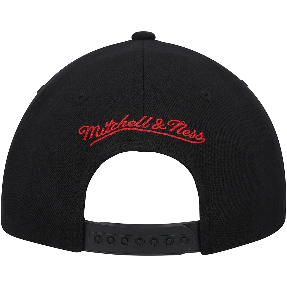 Casquette pour homme Mitchell & Ness Noir/Rouge Miami Heat MVP Team Two-Tone 2.0 Stretch Snapback