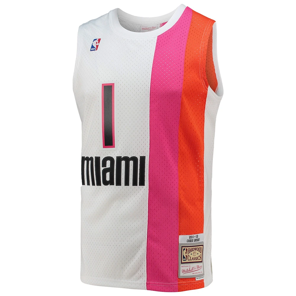 Maillot Swingman Mitchell & Ness Chris Bosh blanc Miami Heat 2001/02 Hardwood Classics pour hommes