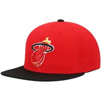 Men's Mitchell & Ness Red/Black Miami Heat Hardwood Classics Snapback Hat