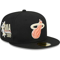 Casquette ajustée 59FIFTY Miami Heat noire à fleurs sur le côté New Era pour homme