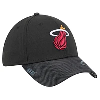 Men's New Era Black Miami Heat Sport Night 39THIRTY Flex Hat