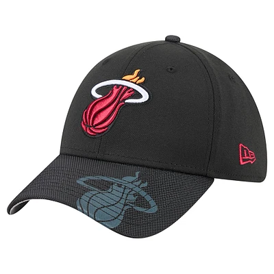 Casquette de sport à visière nocturne noire Miami Heat Hit 39THIRTY Flex New Era pour homme