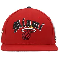 Casquette Pro Standard Miami Heat Old English Snapback pour homme rouge