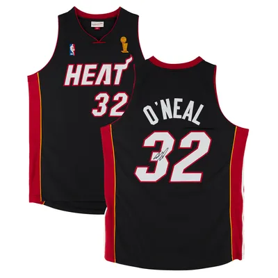 Lids Dwyane Wade Miami Heat Fanatics Authentic Autographed Nike 2021-2022  Mixtape Swingman Jersey - Black