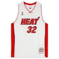 Maillot Swingman Mitchell & Ness autographié par Shaquille O'Neal Miami Heat 2005-06 blanc