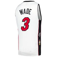 Unisexe Mitchell & Ness Dwyane Wade Blanc Miami Heat Hall of Fame Classe de 2023 Maillot Swingman Throwback