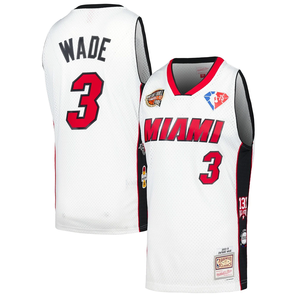 Unisexe Mitchell & Ness Dwyane Wade Blanc Miami Heat Hall of Fame Classe de 2023 Maillot Swingman Throwback