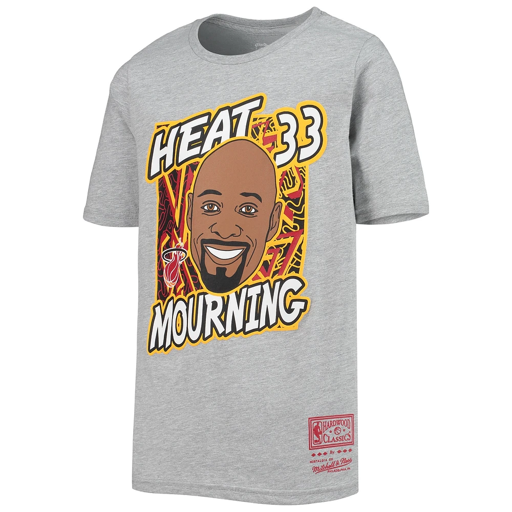 T-shirt pour jeune Mitchell & Ness Alonzo Mourning gris chiné Miami Heat Hardwood Classics King of the Court Player