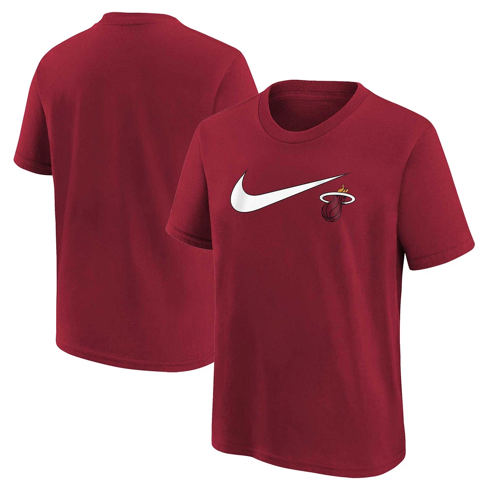 T-shirt Nike rouge Miami Heat Swoosh pour jeune