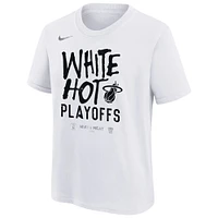 T-shirt Nike blanc Miami Heat 2024 NBA Playoffs Mantra pour jeune