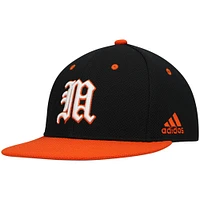Casquette de baseball ajustée sur le terrain adidas Miami Hurricanes pour hommes, noire