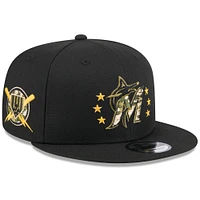 Casquette Snapback 9FIFTY Miami Marlins 2024 de la Journée des Forces armées New Era noire pour homme