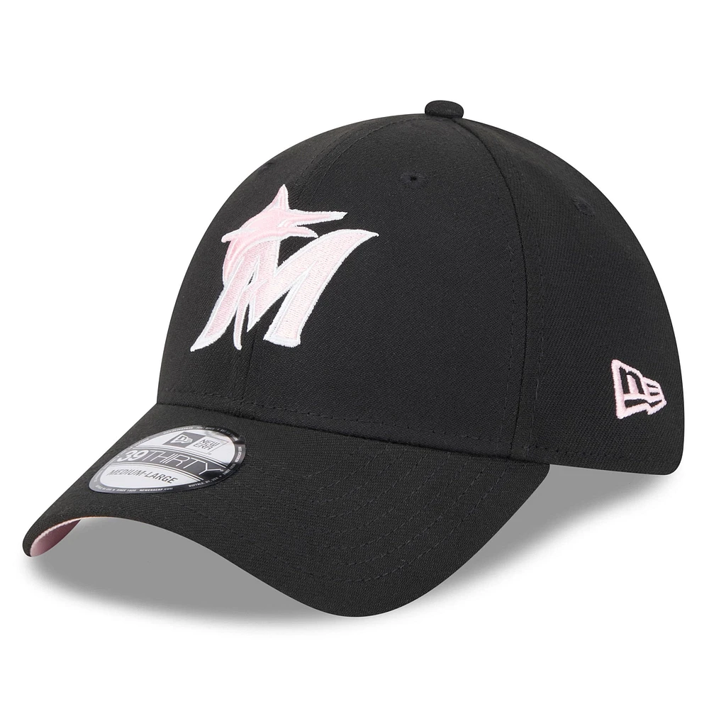 Casquette flexible 39THIRTY pour la fête des mères Miami Marlins 2024 New Era noire hommes