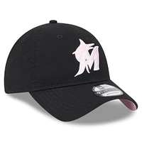 Casquette réglable noire Miami Marlins 2024 pour la fête des mères 9TWENTY New Era pour hommes