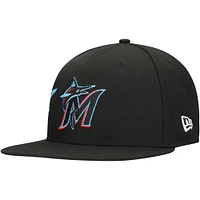 Men's New Era Black Miami Marlins Logo Strike 9FIFTY Snapback Hat