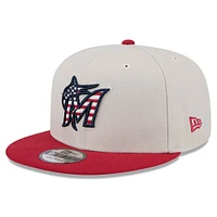 Casquette Snapback 9FIFTY du 4 juillet New Era kaki/rouge Miami Marlins 2024 pour hommes