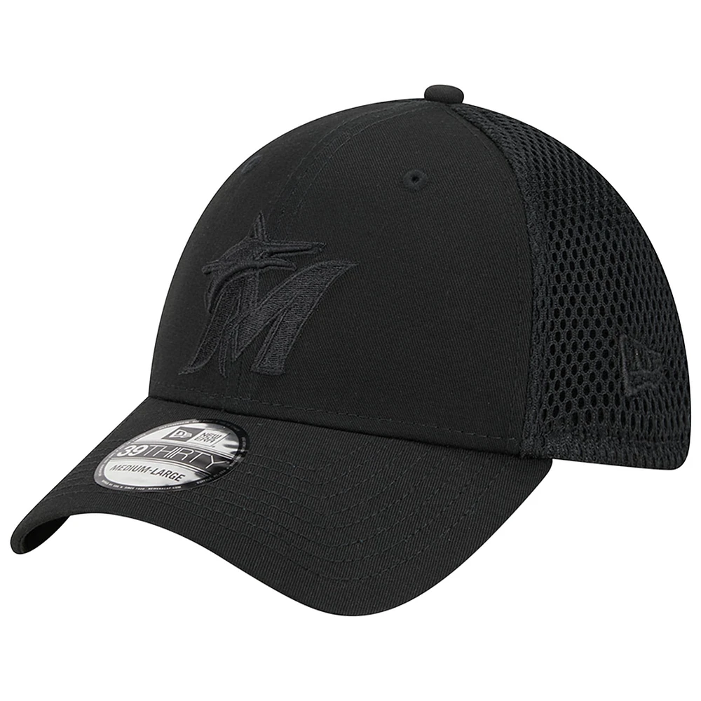 Men's New Era Miami Marlins Black-on-Black Neo Mesh 39THIRTY Flex Hat