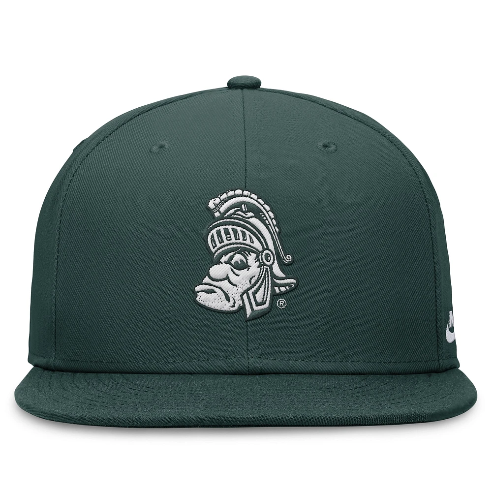 Casquette ajustée Nike Michigan State Spartans Legacy True pour hommes, verte