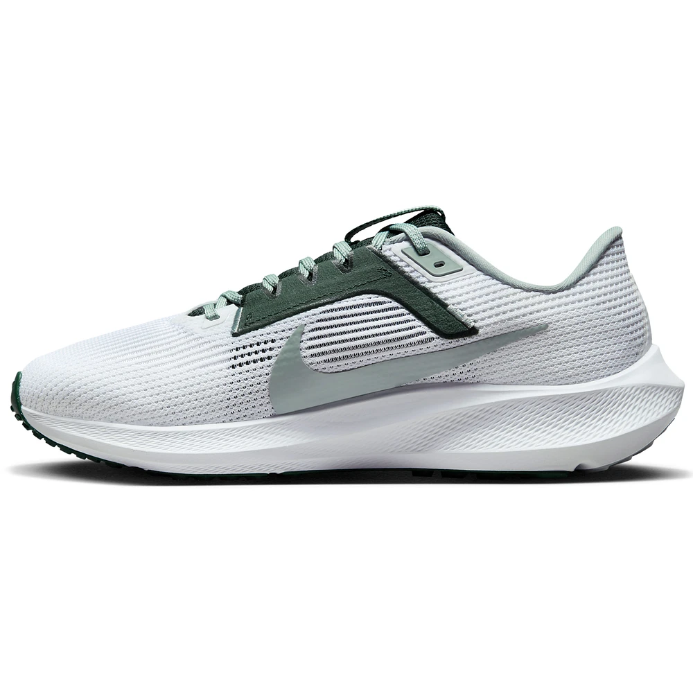 Chaussure de course unisexe Nike Michigan State Spartans Zoom Pegasus 40 blanche