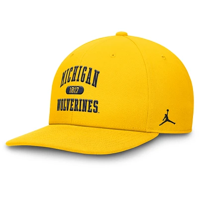 Casquette ajustable Jordan Brand Maize Michigan Wolverines Athletics Pro pour homme