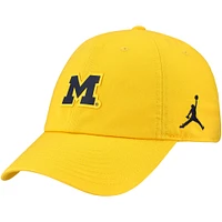 Casquette ajustable Jordan Brand Maize Michigan Wolverines Club Swoosh Performance pour homme