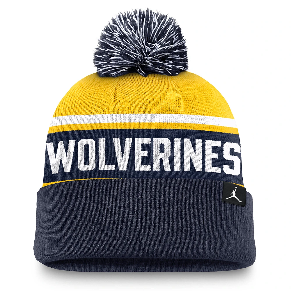 Bonnet en tricot à revers et pompon Michigan Wolverines Peak pour homme de marque Jordan bleu marine/maïs