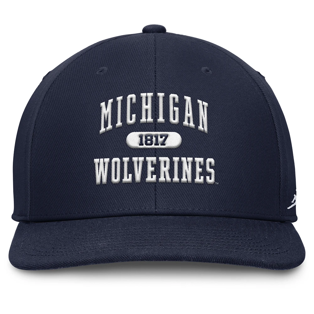 Casquette ajustable Jordan Brand bleu marine Michigan Wolverines Athletics Pro pour homme