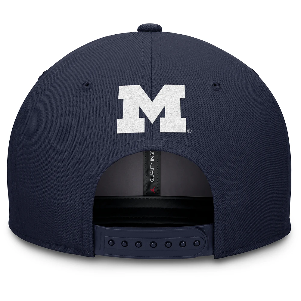 Casquette ajustable Jordan Brand bleu marine Michigan Wolverines Athletics Pro pour homme