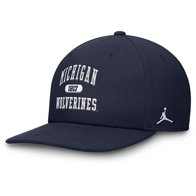 Casquette ajustable Jordan Brand bleu marine Michigan Wolverines Athletics Pro pour homme