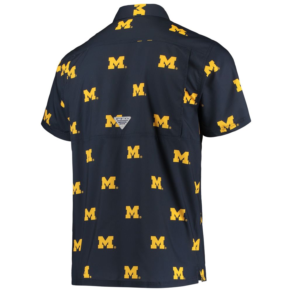 Men's Columbia Navy Michigan Wolverines Super Slack Tide Omni-Shade Button-Up Shirt