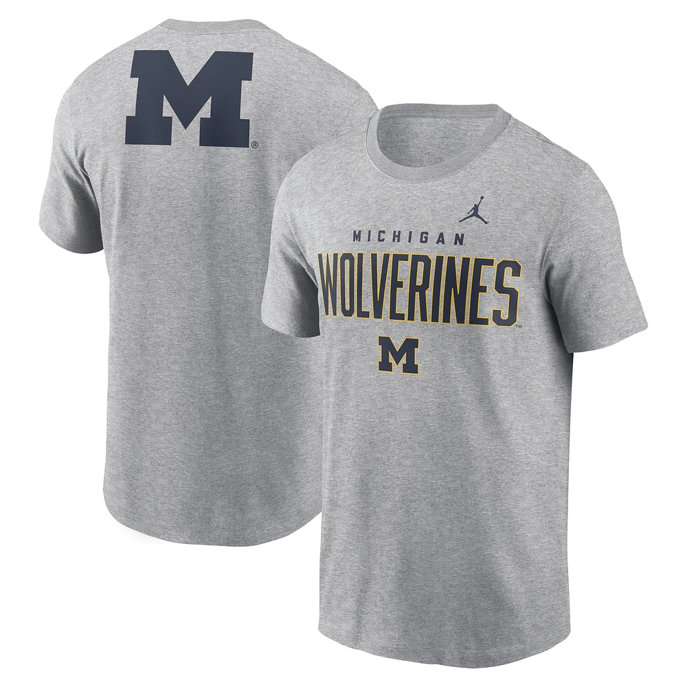 T-shirt Jordan Brand Heather Grey Michigan Wolverines Campus 2-Hit pour homme avec mascotte principale