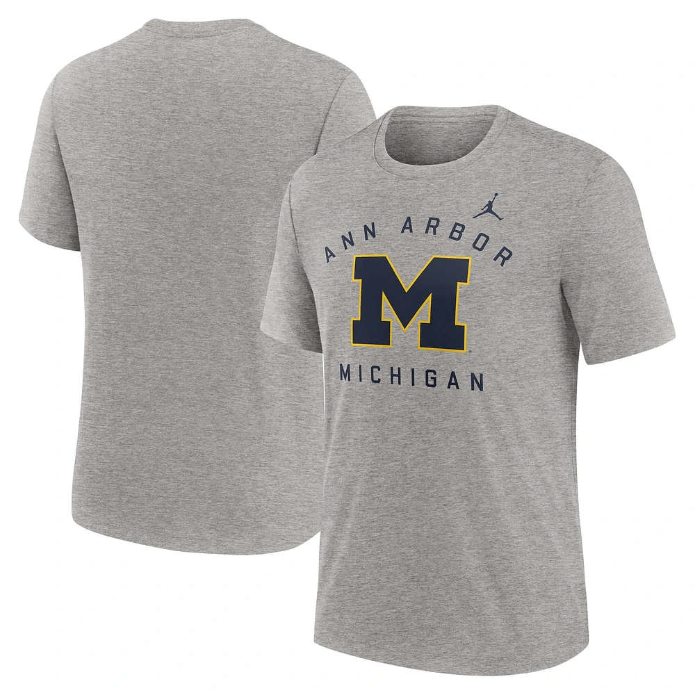 T-shirt tri-blend gris chiné pour homme Jordan Brand Michigan Wolverines Campus Primary Location