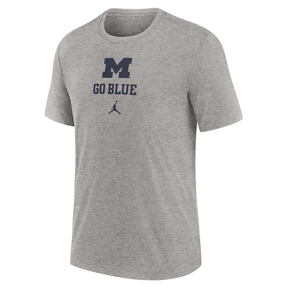 T-shirt Jordan Brand Heather Grey Michigan Wolverines Campus Stack Tri-Blend pour homme