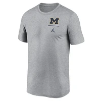 T-shirt Jordan Brand Heather Grey Michigan Wolverines pour homme avec logo principal Legend Performance