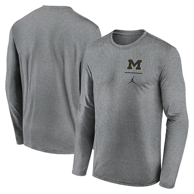 T-shirt à manches longues Jordan Brand Heather Grey Michigan Wolverines Primary Stack Legend pour homme