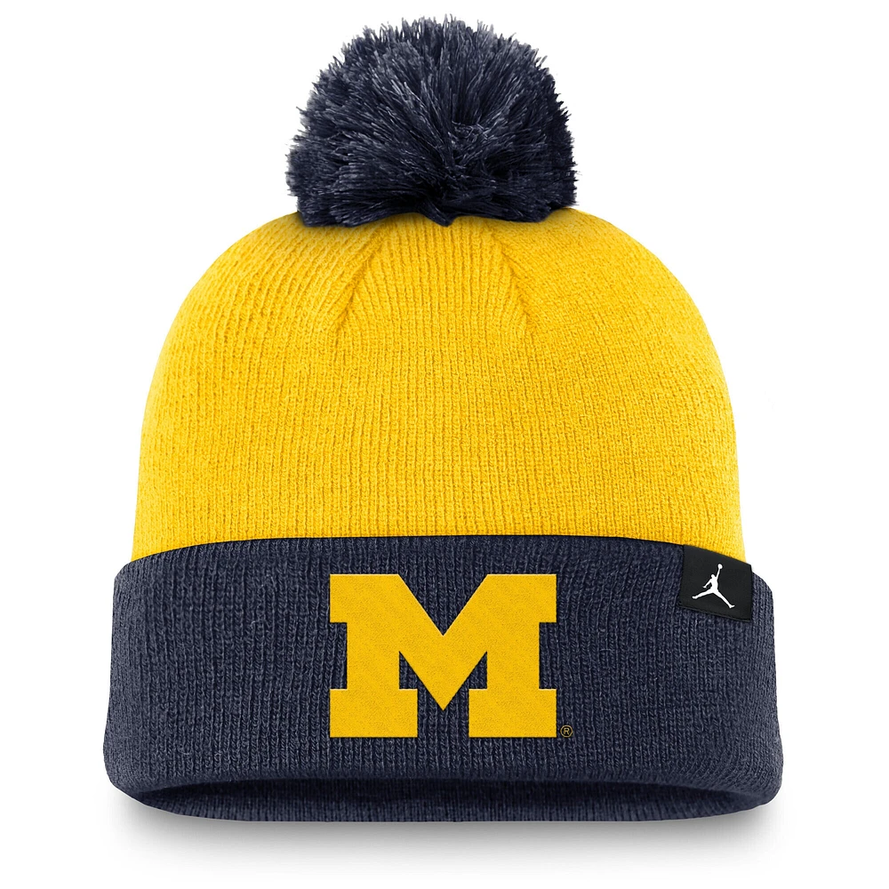 Bonnet en tricot à revers et pompon Jordan Brand pour homme, couleur maïs/bleu marine, Michigan Wolverines Peak
