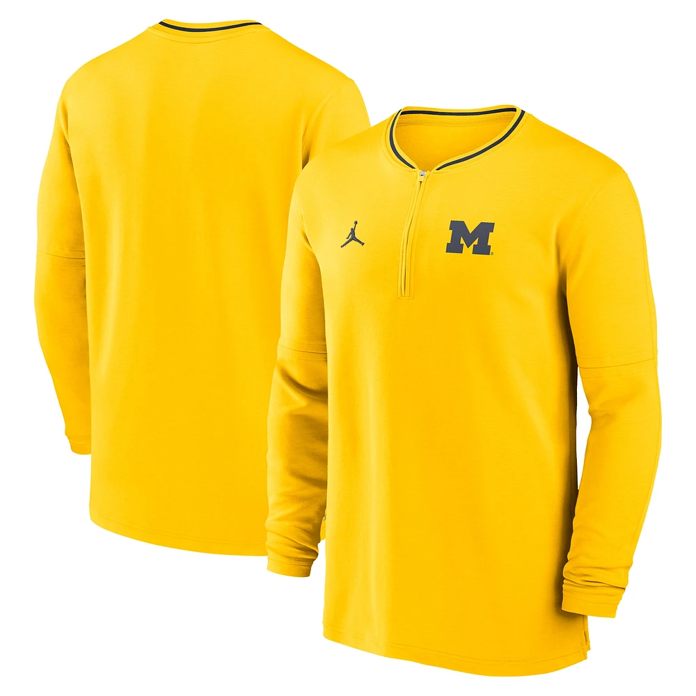 Haut à manches longues demi-zip Jordan Brand Maize Michigan Wolverines 2024 Sideline Coach Performance pour homme