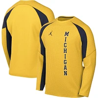 Jordan Brand Maize Michigan Wolverines Basketball Shooting Raglan T-shirt à manches longues pour hommes