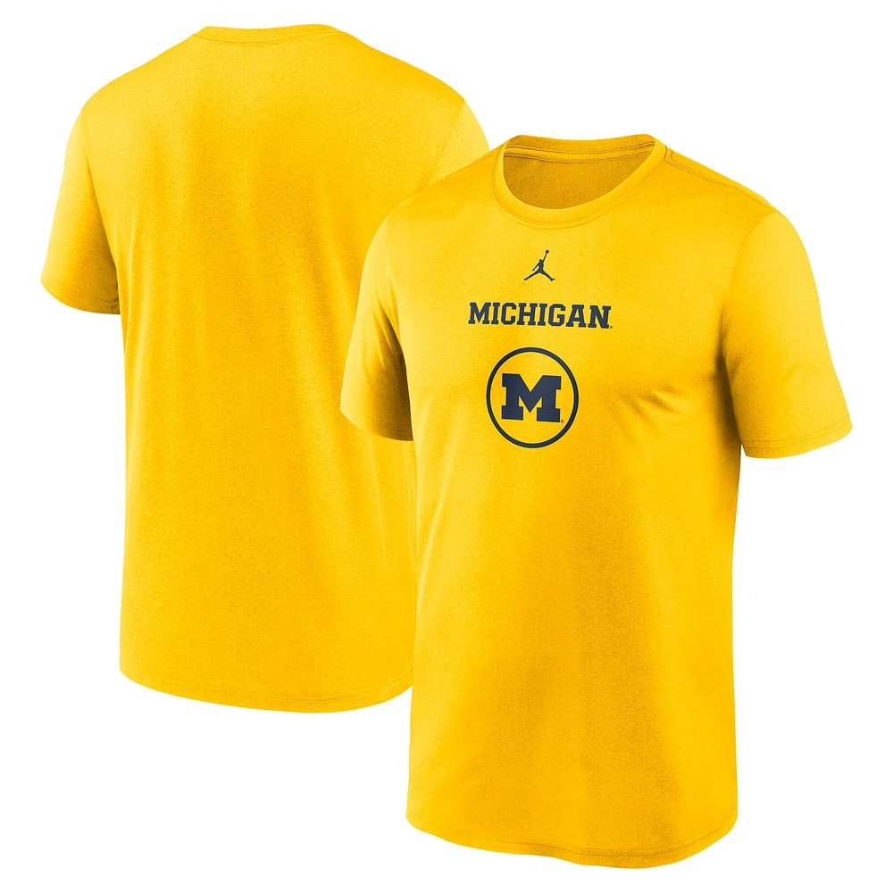 T-shirt Jordan Brand Maize Michigan Wolverines pour homme, légende du basket-ball sur le terrain, entraînement de performance