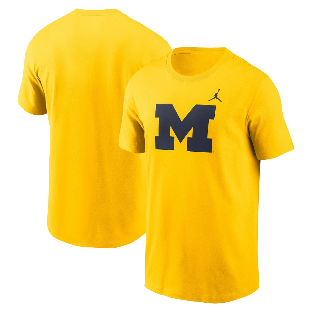 T-shirt Jordan Brand Maize Michigan Wolverines Primetime Evergreen pour homme avec logo