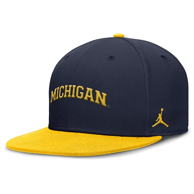 Casquette ajustée bicolore Primetime Performance pour homme Jordan Brand bleu marine/maïs Michigan Wolverines