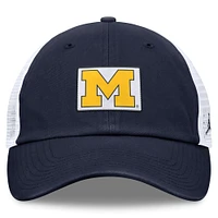 Casquette ajustable Jordan Brand bleu marine/blanc pour homme Michigan Wolverines Primetime Club Trucker