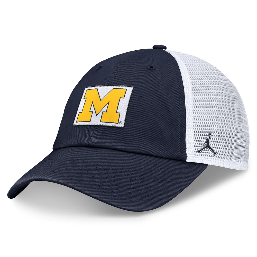 Casquette ajustable Jordan Brand bleu marine/blanc pour homme Michigan Wolverines Primetime Club Trucker