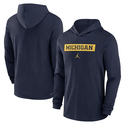 T-shirt à manches longues et capuche Jordan Brand Michigan Wolverines 2024 Sideline pour homme Bleu marine