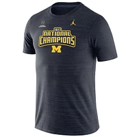 T-shirt Jordan Brand Navy Michigan Wolverines College Football Playoff 2023 Champions nationaux Velocity Legend Performance pour homme