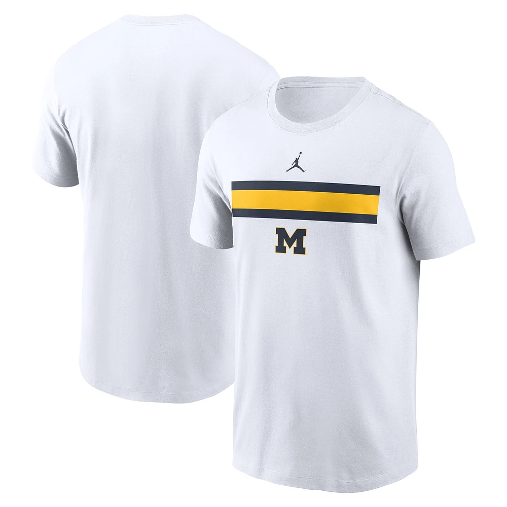 T-shirt Jordan Brand blanc à motif campus Michigan Wolverines pour homme