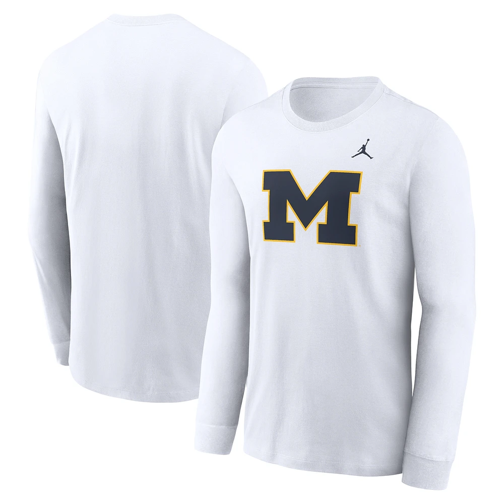 T-shirt à manches longues avec logo principal Jordan Brand blanc des Michigan Wolverines pour hommes