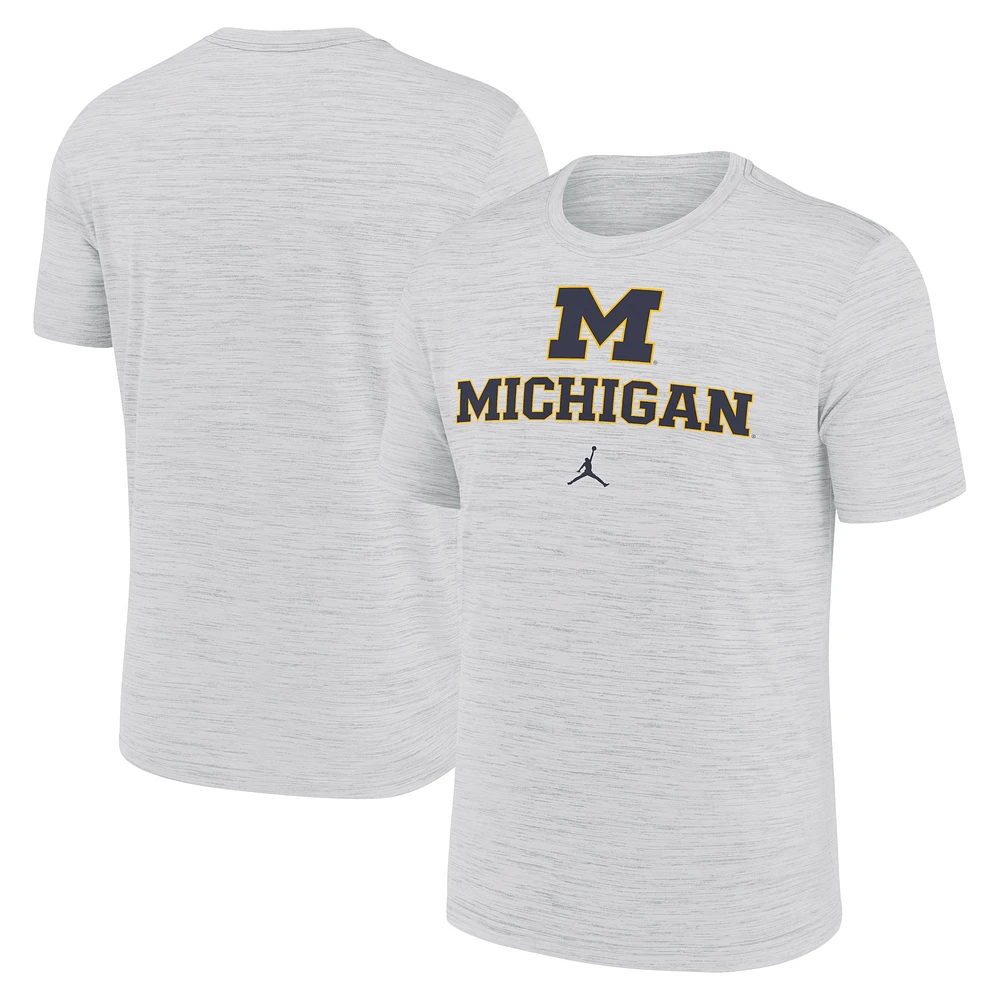 T-shirt Jordan Brand blanc pour homme Michigan Wolverines Primetime Velocity