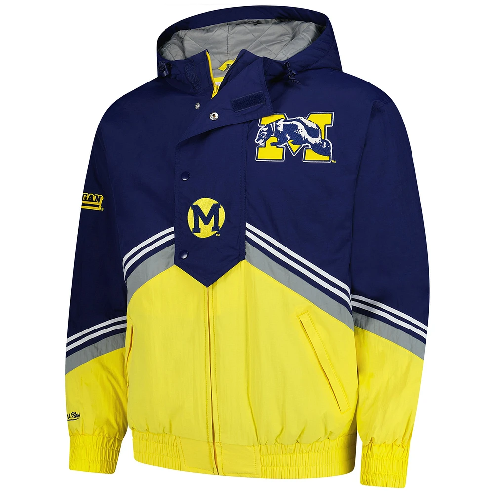 Veste coupe-vent entièrement zippée rétro Throw It Back pour homme Mitchell & Ness bleu marine/maïs Michigan Wolverines